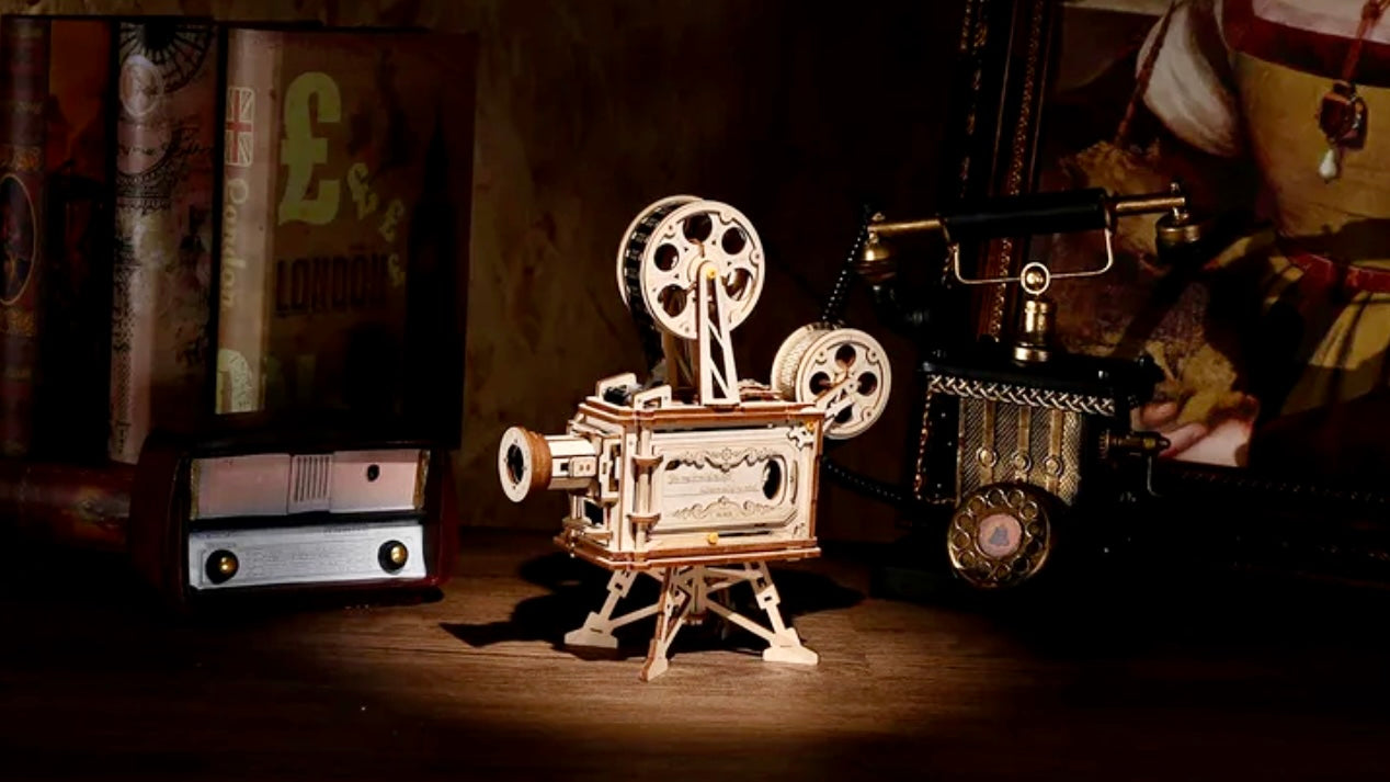 ROKR Movie Projector: Reproduce Classic Scenes In Modern Time