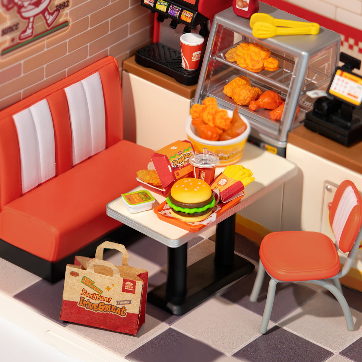 Rolife Yum Yum Burgers Maison miniature en plastique à faire soi-même DW010 