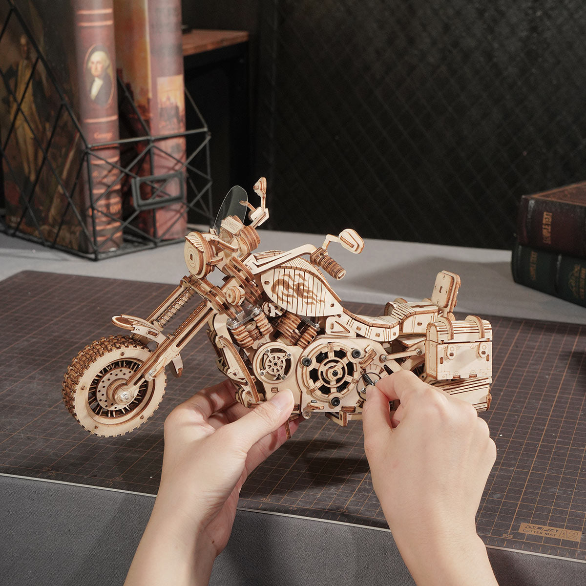 Puzzle 3D en bois ROKR Cruiser Motorcycle LK504 