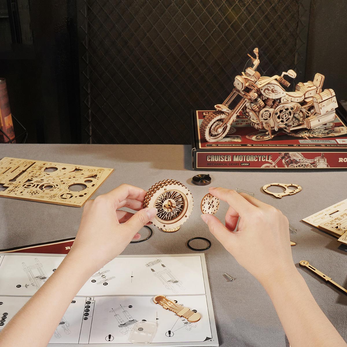 Puzzle 3D en bois ROKR Cruiser Motorcycle LK504 