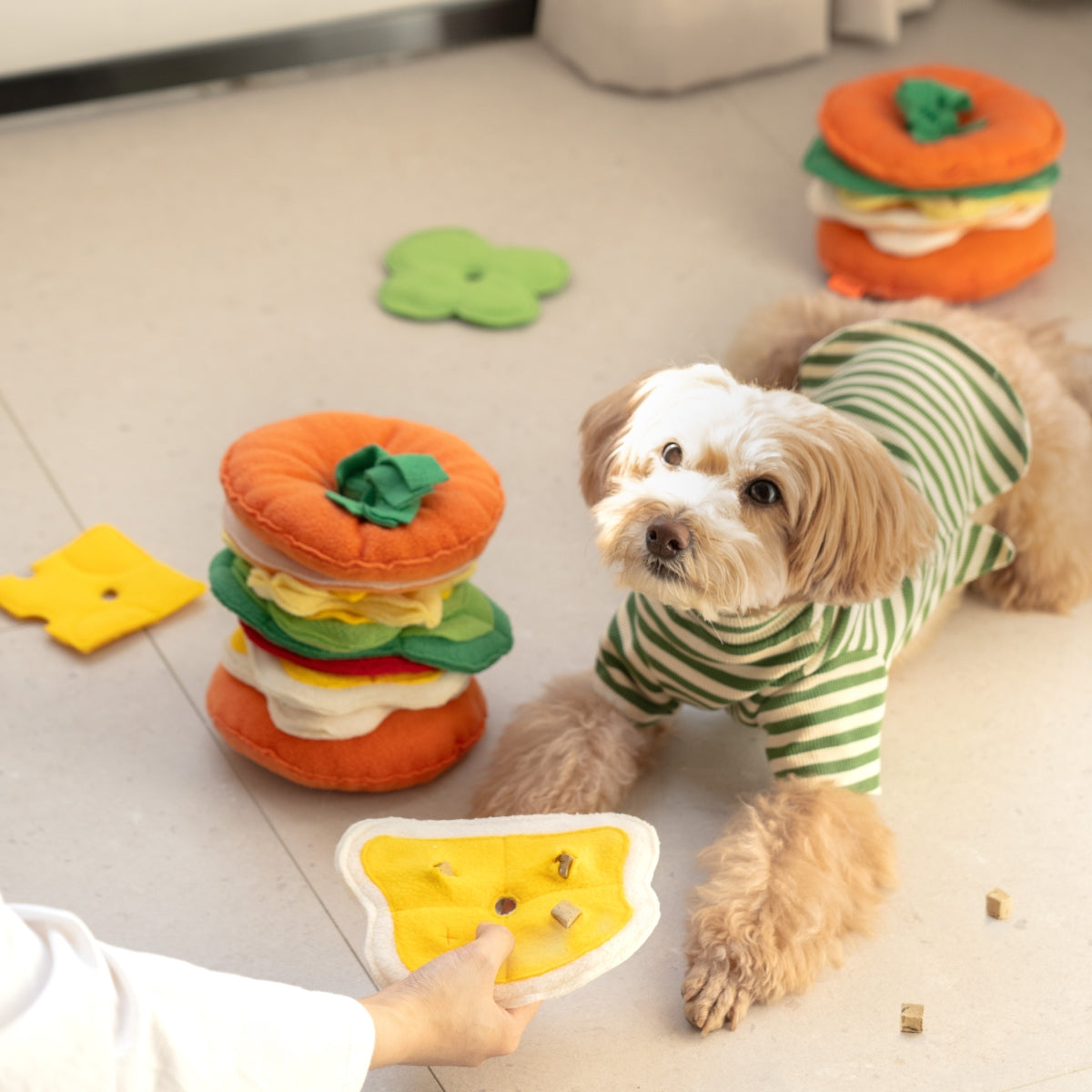 Hamburger Dog & Cat Snuffle Toy