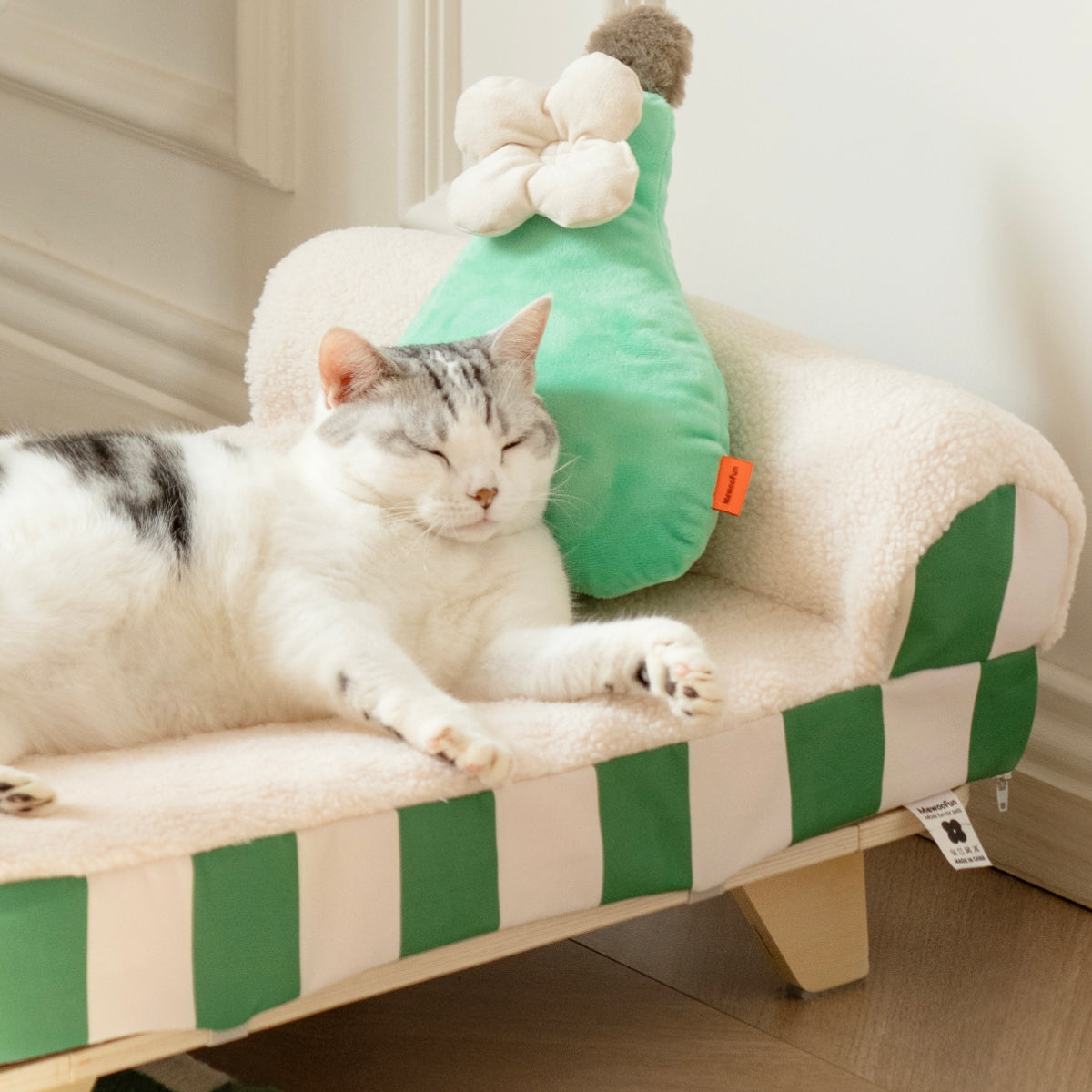 2-in-1 Elevated Cat Bed