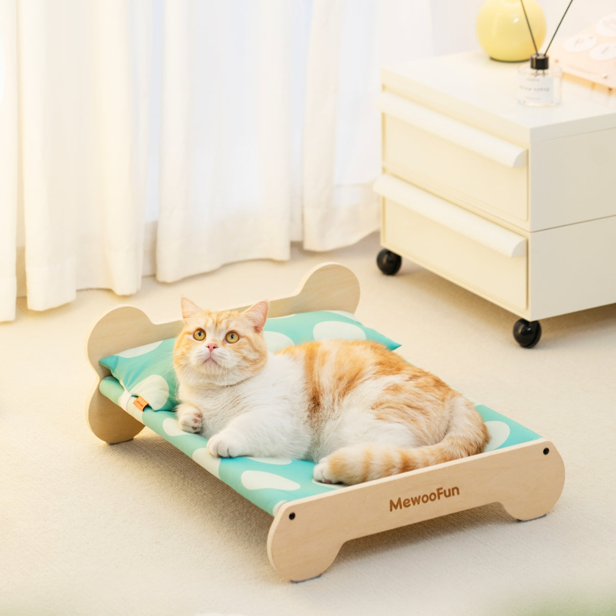 Bone Cooling Wooden Cat & Dog Bed