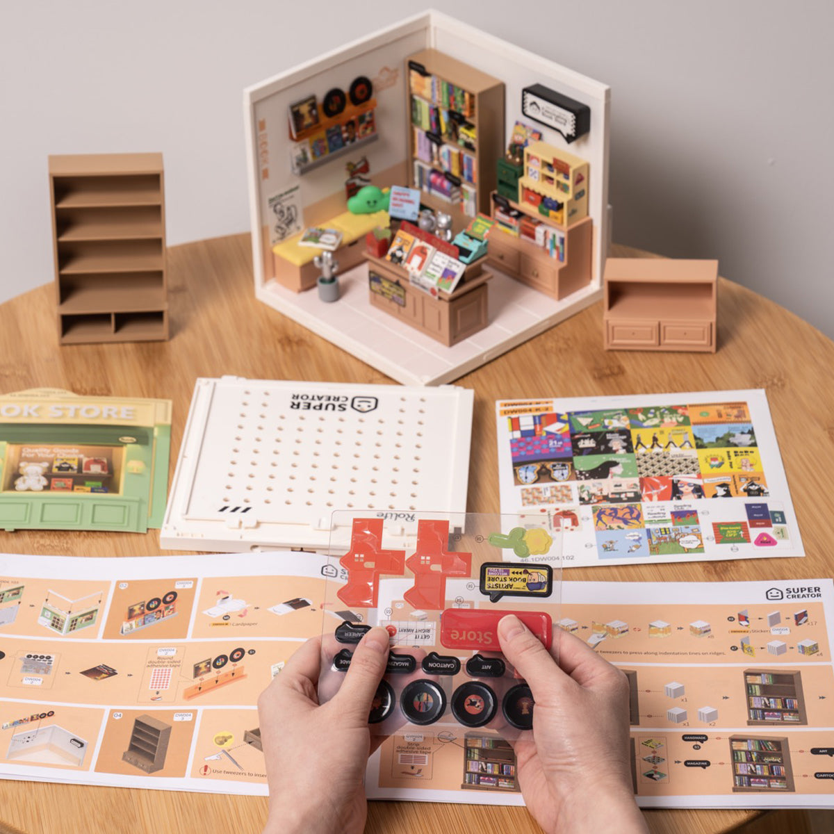 Rolife Super Creator Fascinante Librairie Kit de Maison Miniature en Plastique à Faire Soi-Même DW004 